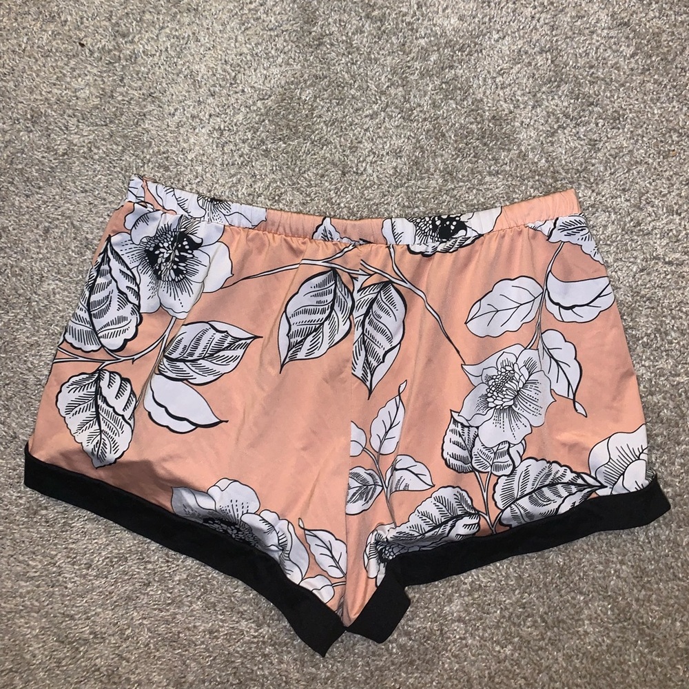 Orange, White, & Black Floral High Waist shorts size M - Picture 7 of 8